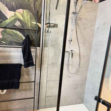 Stilvolles Studio-apartment Im Herzen Von דירה *